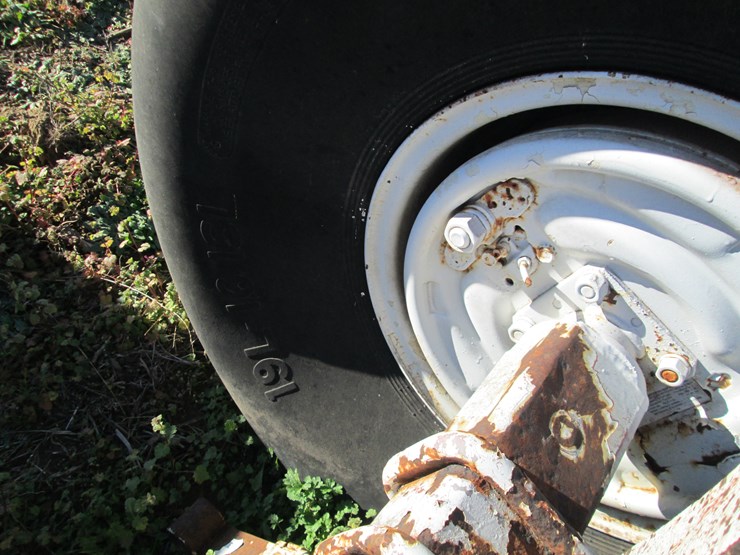#35332-•-lot-of-(2)-willmar-19l-16-fertilizer-buggy-axles-&-tires-image-7