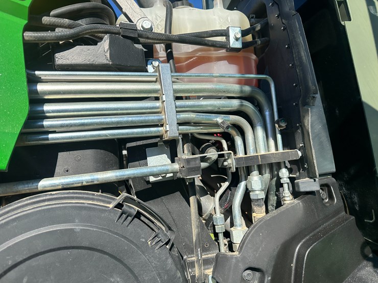 2021-john-deere-370-image-47