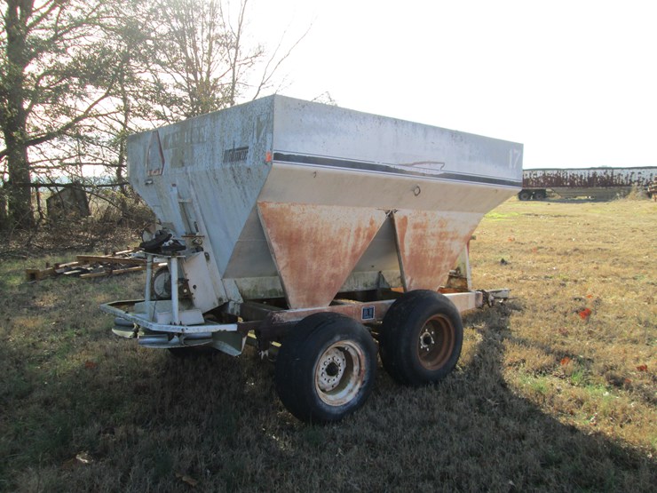 #35381-•-willmar-pull-type-spreader-17-image-4