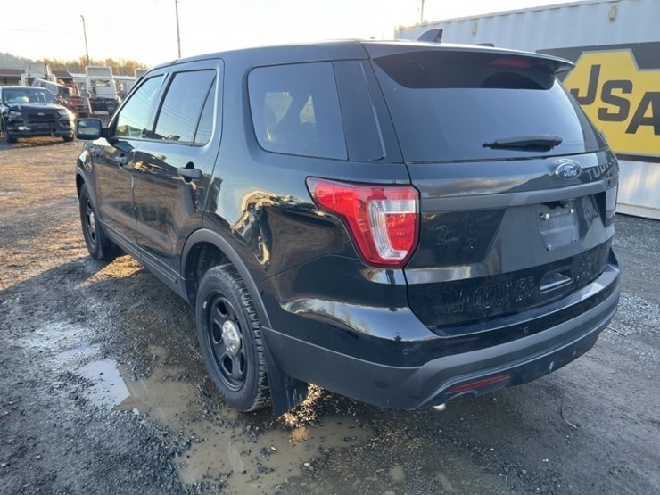 2017-ford-explorer-image-6