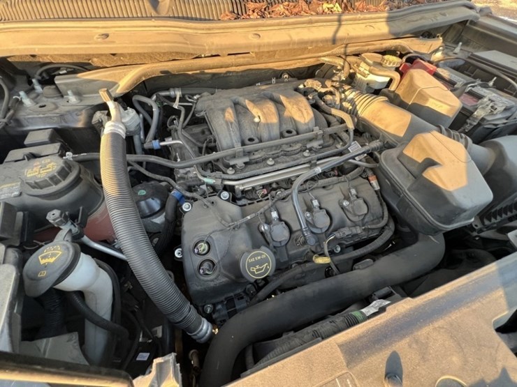 2017-ford-explorer-image-10