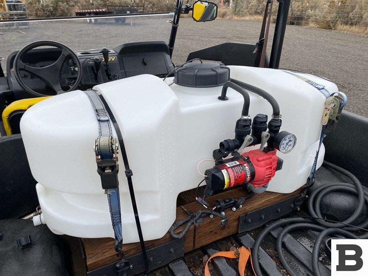 2021-john-deere-gator-image-18