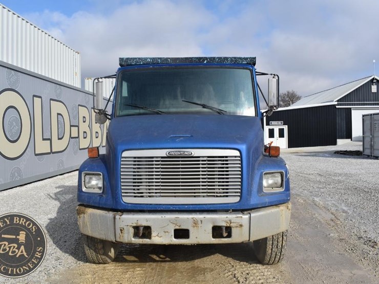 freightliner-fl70-image-10