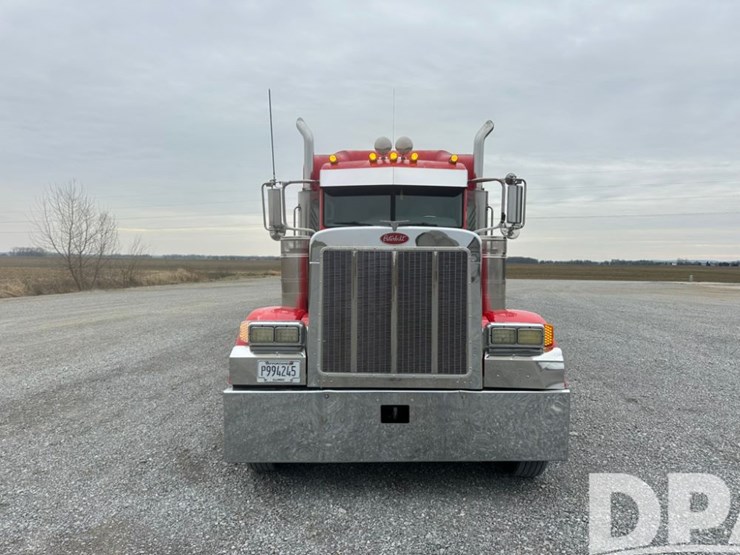 2007-peterbilt-379-image-11