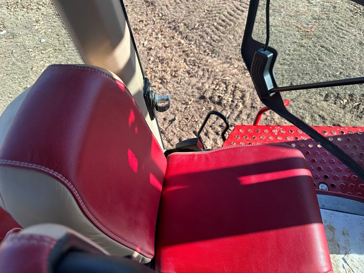 #35562-•-2023-case-470-track-tractor-image-95