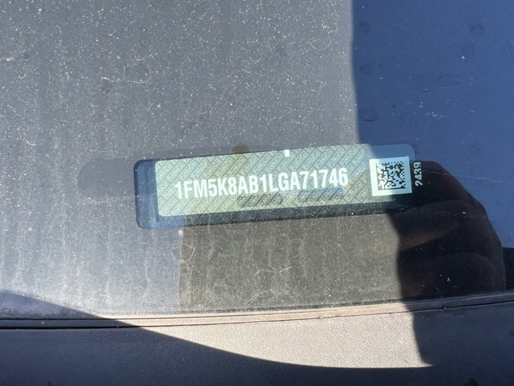 2020-ford-explorer-image-11