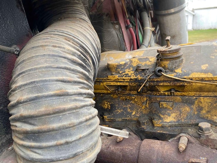 1987-freightliner-day-cab-semi-tractor-image-36