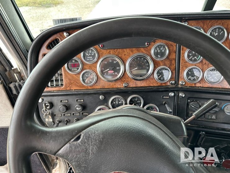 peterbilt-379-image-23