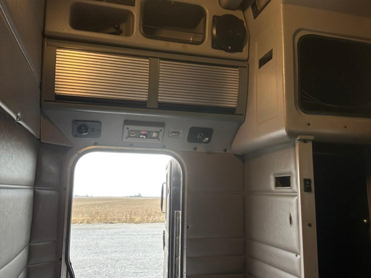 2007-peterbilt-379-image-18