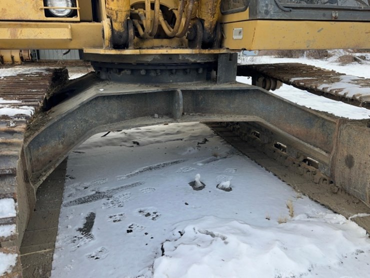 caterpillar-e120b-image-17