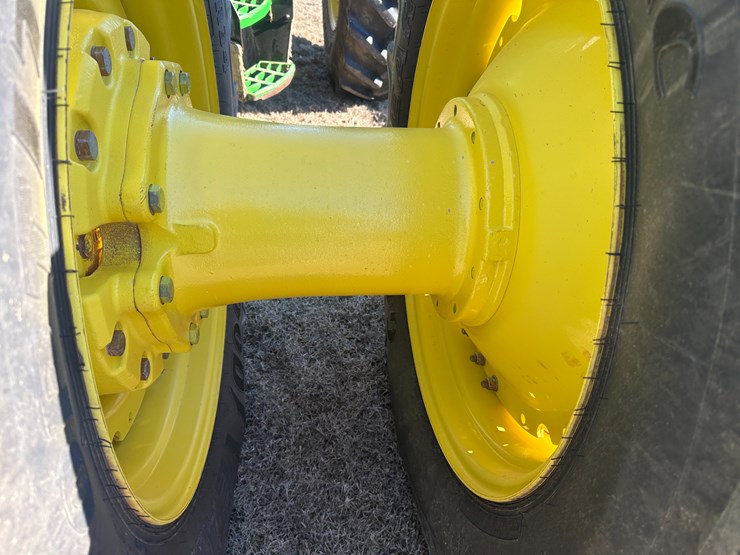 2021-john-deere-370-image-19