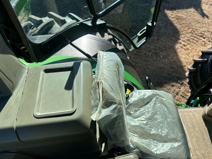 2021-john-deere-370-image-62