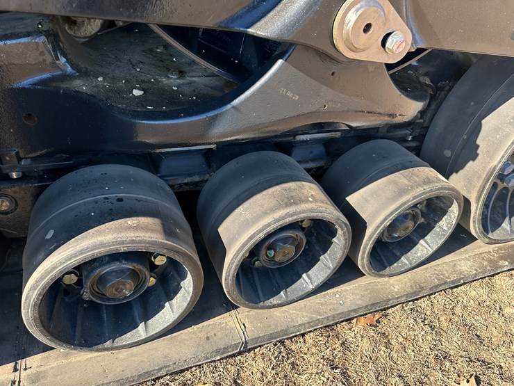 #35562-•-2023-case-470-track-tractor-image-22