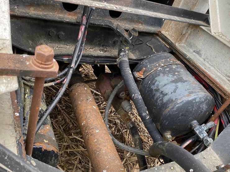 1987-freightliner-day-cab-semi-tractor-image-45