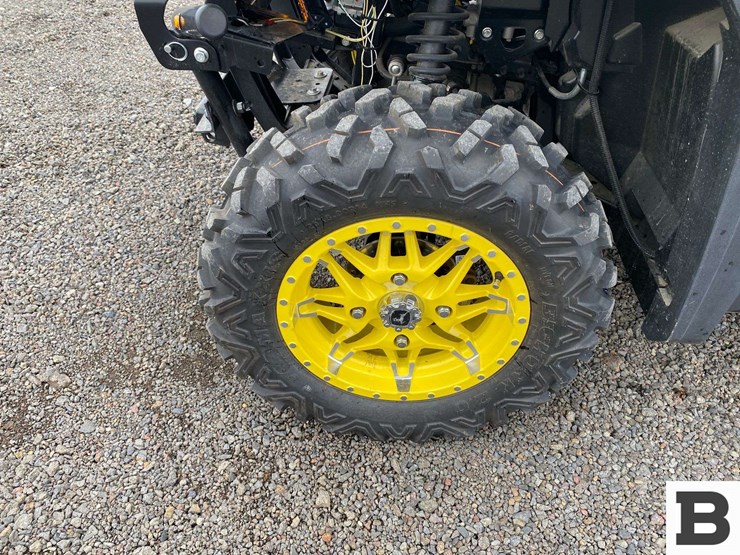 2021-john-deere-gator-image-12