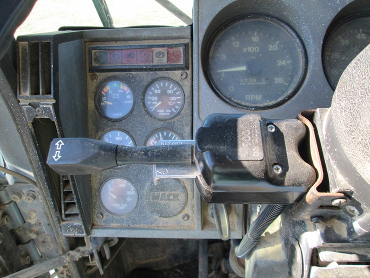 #35302-•-1985-mack-mh613-t/a-sleeper-truck-tractor-1m1ar07y6fm006361-image-31