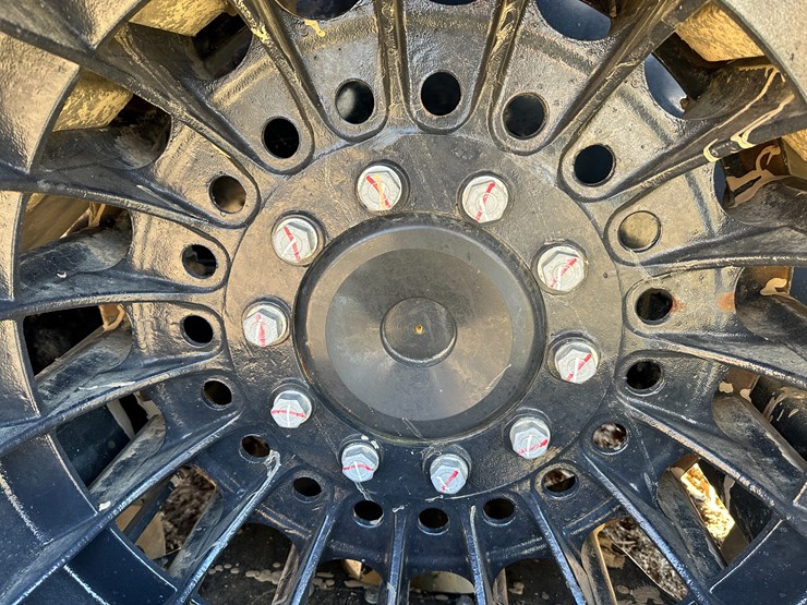 #35562-•-2023-case-470-track-tractor-image-28