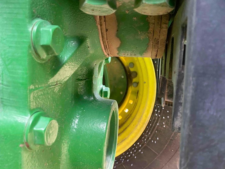 john-deere-8245r-image-24