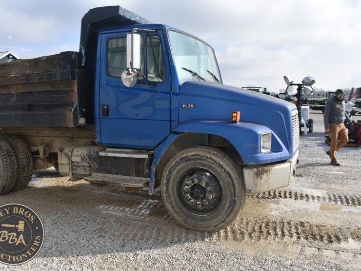 freightliner-fl70-image-8