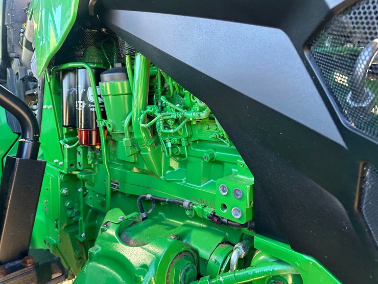 2021-john-deere-370-image-54