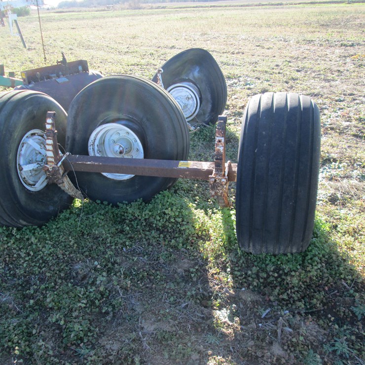 #35332 • Lot of (2) Willmar 19L-16 Fertilizer Buggy Axles & Tires