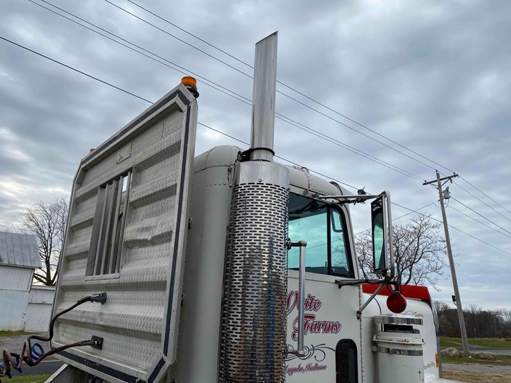 1987-freightliner-day-cab-semi-tractor-image-5