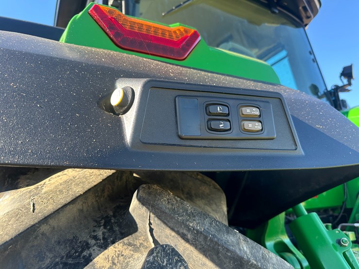 2021-john-deere-370-image-31