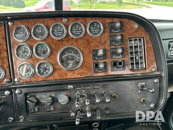 peterbilt-379-image-22