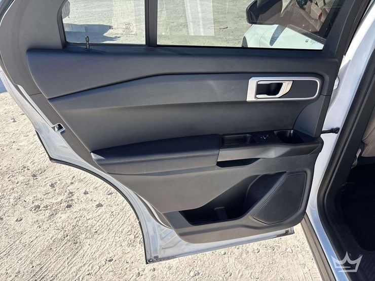 2022-ford-explorer-image-22