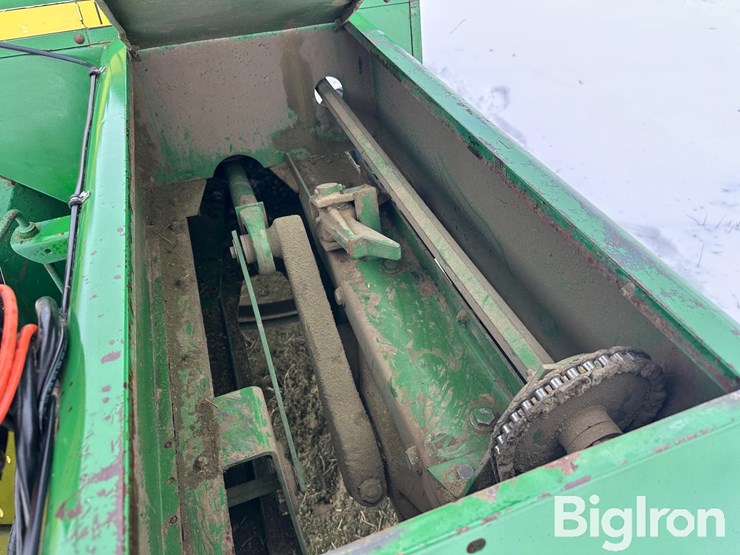 john-deere-338-image-17