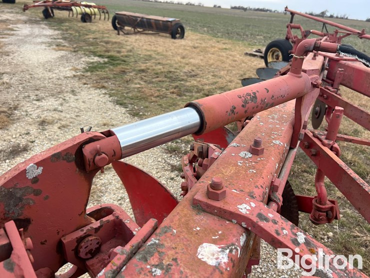 massey-ferguson-880-image-11