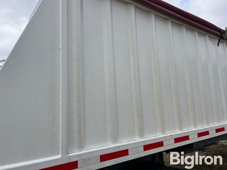 2011-neville-trailer-image-20