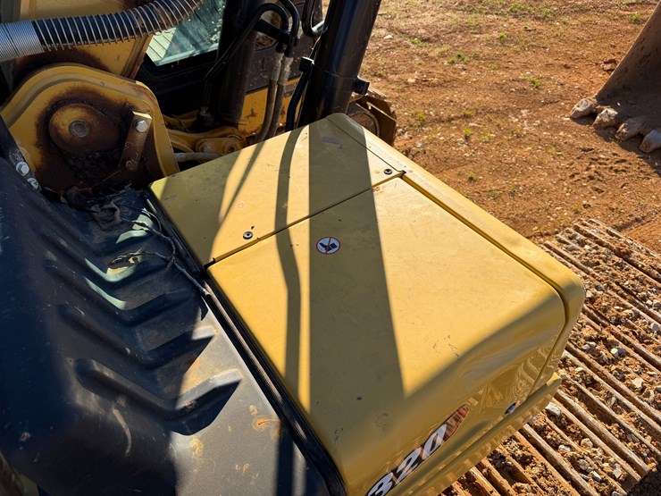 caterpillar-320-image-31