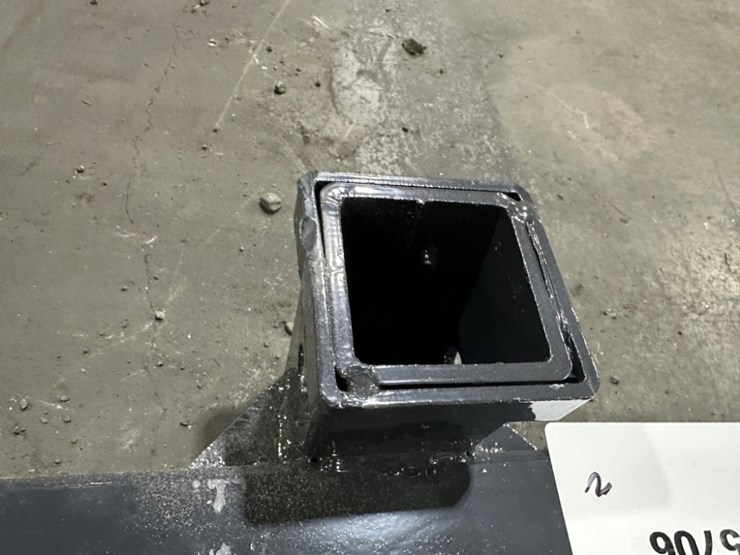 2025-wolverine-2601c-utility-hitch-adapter-image-4