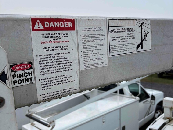 2013-mercedes-benz-bucket-truck-image-6