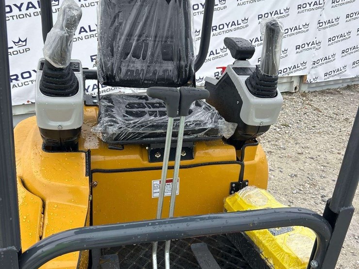 2025-cfg-industrial-qk18r-mini-excavator-image-9