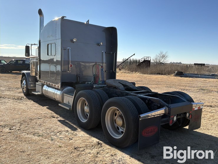2010-peterbilt-389-image-7