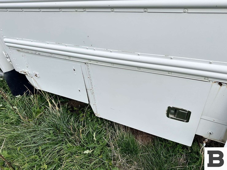 1988-ford-b700-image-10