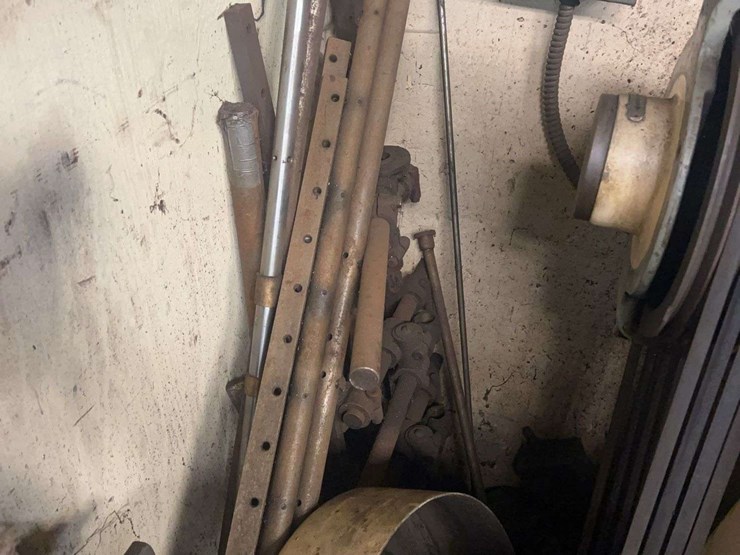 large-lathe-and-lathe-supplies-image-30