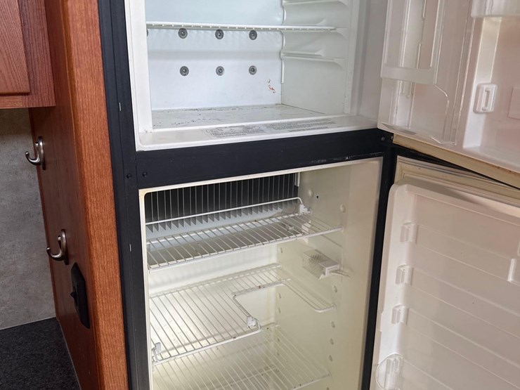 2009-fuzion-5th-wheel-camper/-toy-hauler-image-24