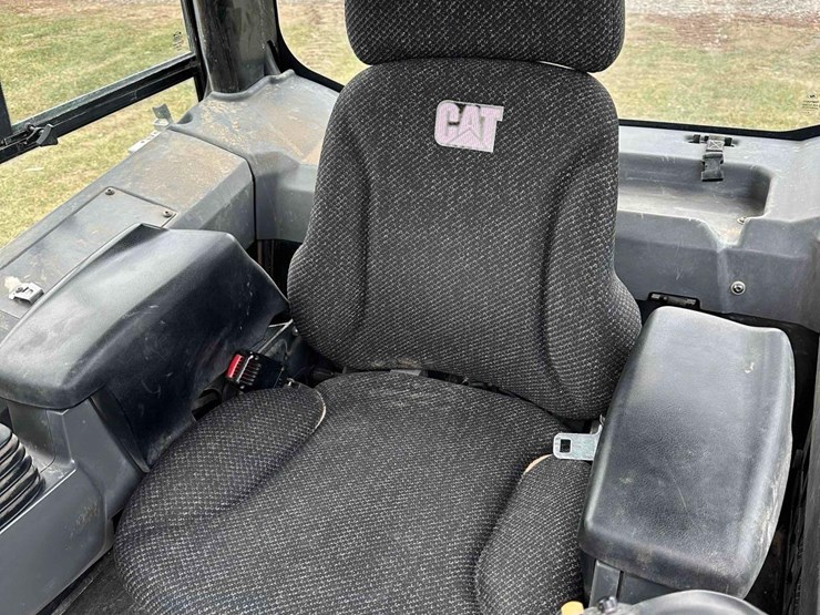 2015-caterpillar-d5k2-lgp-image-13