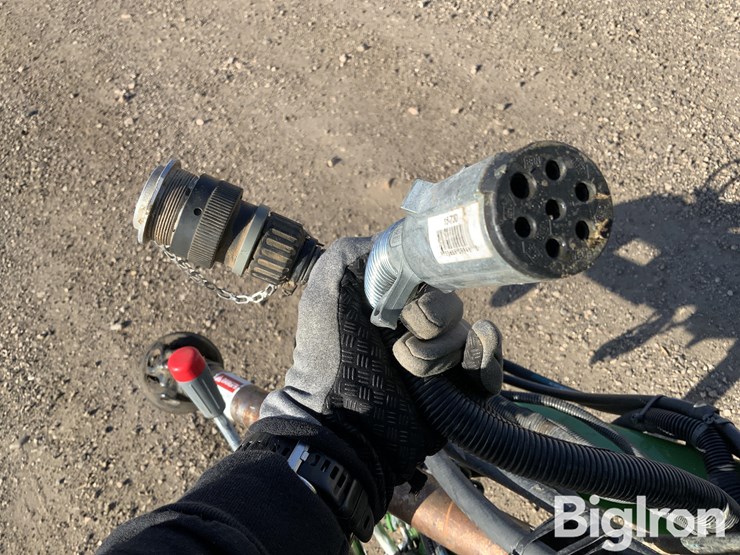 john-deere-560m-image-14