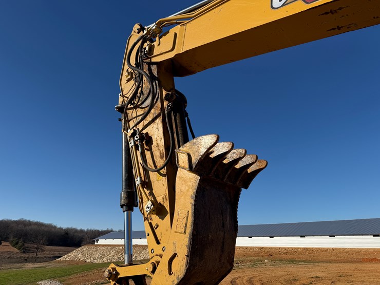 caterpillar-320-image-11