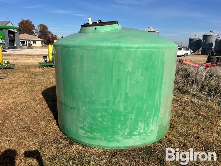 1300-gal-poly-tank-image-2