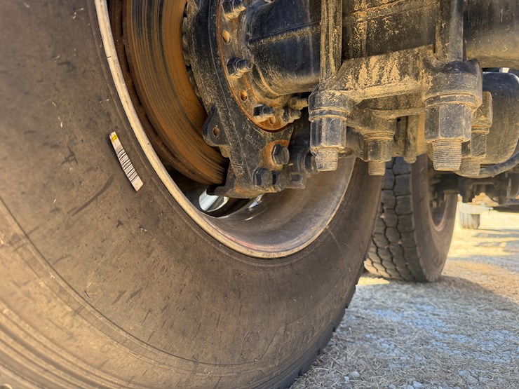 peterbilt-589-image-54