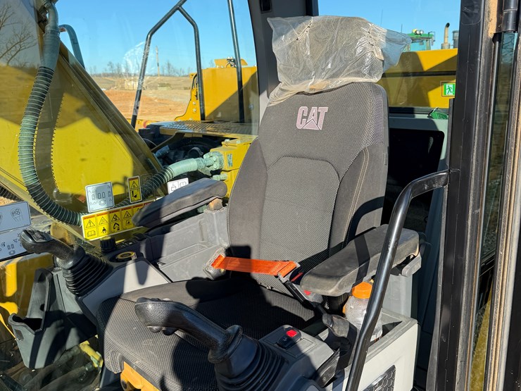 caterpillar-320-image-43