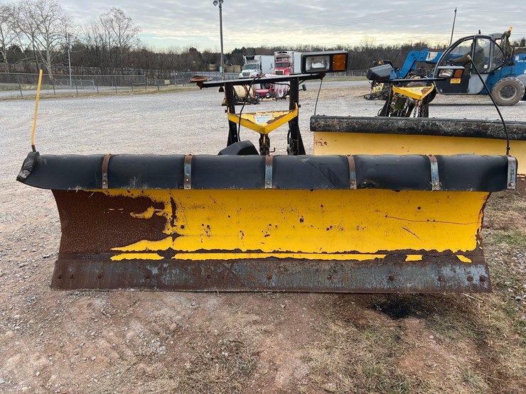 9’-fisher-snow-plow-with-minute-mount-image-2