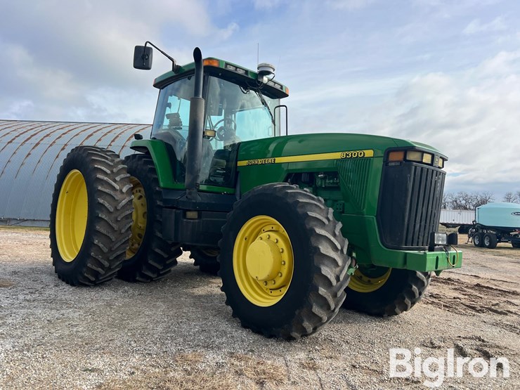 john-deere-8300-image-3