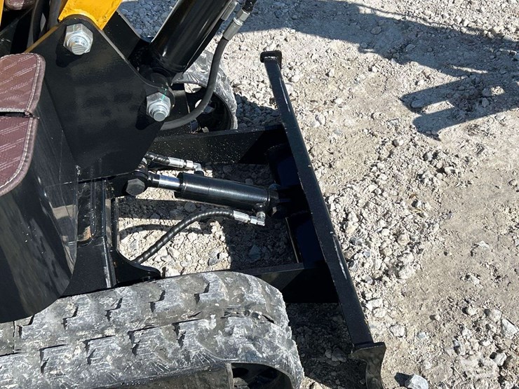 unused-2025-cfg-industrial-qh12r-mini-excavator-image-11