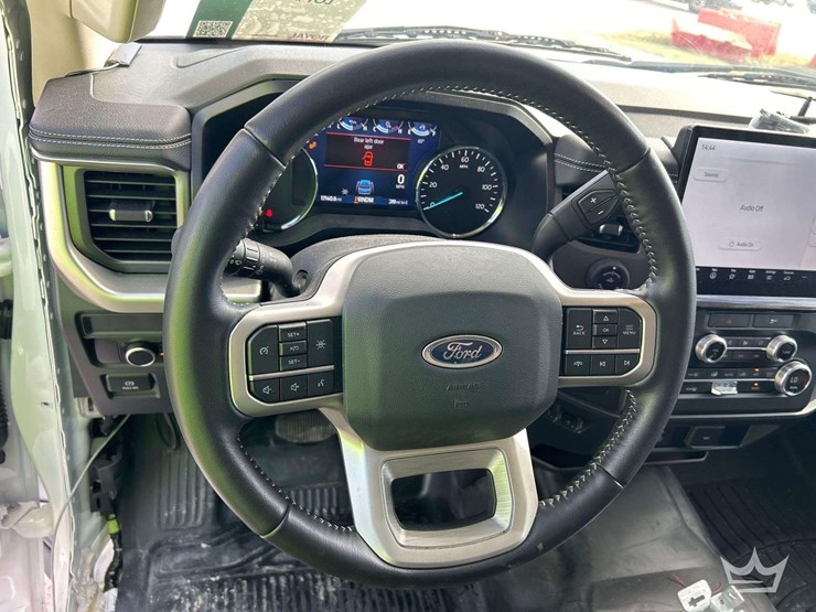 2023-ford-expedition-image-13